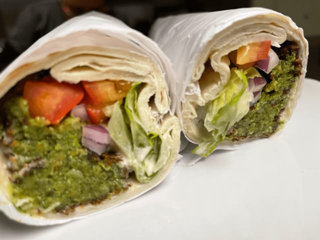 Falafel Wrap (V).